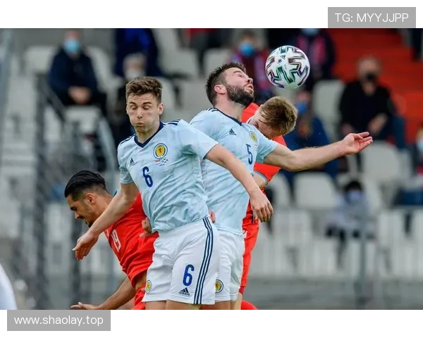 中村俊辅观战日本苏格兰赛 获蒂尔尼热情迎接